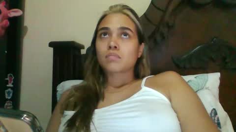 triana_bell online show from January 2, 2025, 10:11 pm