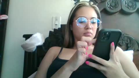 triana_bell online show from January 13, 2025, 7:31 pm