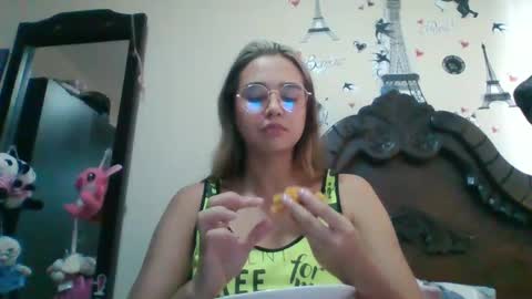 triana_bell online show from February 28, 2025, 9:01 pm
