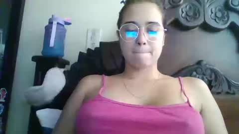 triana_bell online show from October 15, 2025, 5:02 pm