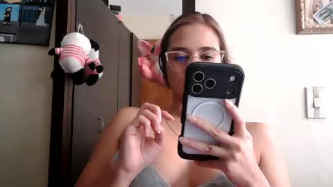 triana_bell online show from June 20, 2026, 7:05 pm