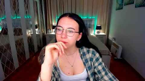 TriciaDaisy online show from May 15, 2026, 3:30 pm
