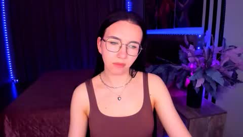 TriciaDaisy online show from May 22, 2026, 5:07 pm