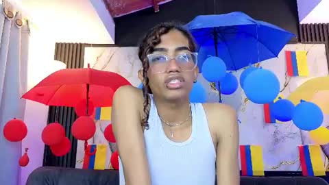 Snapshot of triiangel_latinboy chatting on July 2, 2026, 12:22 pm Johan online show from July 2, 2026, 12:22 pm