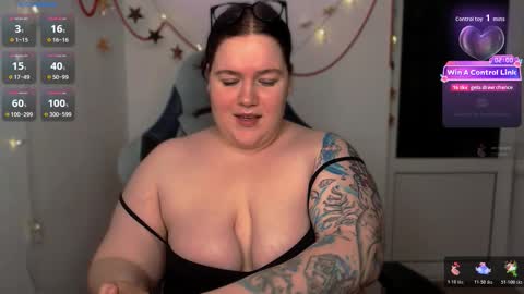 Snapshot of trinititi chatting on December 21, 2025, 11:34 pm Tina online show from December 21, 2025, 11:34 pm