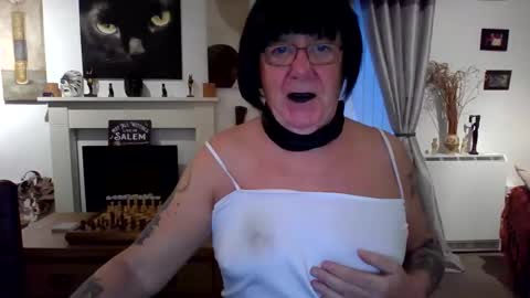 Snapshot of trinity1011 chatting on November 6, 2025, 6:58 am trinity1011 online show from November 6, 2025, 6:58 am