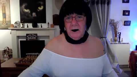 Snapshot of trinity1011 chatting on January 16, 2026, 11:31 pm trinity1011 online show from January 16, 2026, 11:31 pm