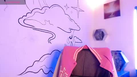 trinity_knox online show from November 19, 2025, 3:34 pm