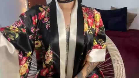 Snapshot of trinitysecrets chatting on February 13, 2026, 7:43 pm trinitysecrets online show from February 13, 2026, 7:43 pm