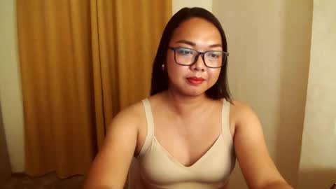 Snapshot of trishakera chatting on November 6, 2025, 2:18 pm trisha online show from November 6, 2025, 2:18 pm