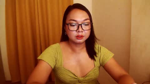 Snapshot of trishakera chatting on November 19, 2025, 11:43 am trisha online show from November 19, 2025, 11:43 am