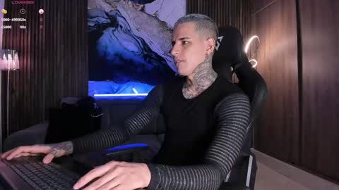 Snapshot of trisstan_ chatting on November 4, 2025, 5:23 pm Alexander online show from November 4, 2025, 5:23 pm