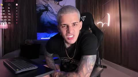 Snapshot of trisstan_ chatting on November 19, 2025, 11:05 pm Alexander online show from November 19, 2025, 11:05 pm