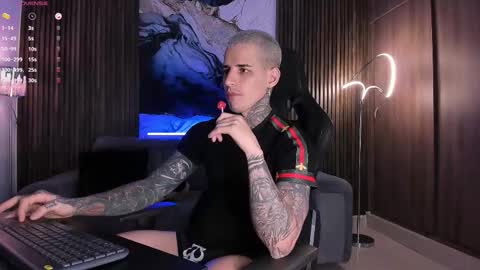 Snapshot of trisstan_ chatting on December 2, 2025, 9:43 pm Alexander online show from December 2, 2025, 9:43 pm