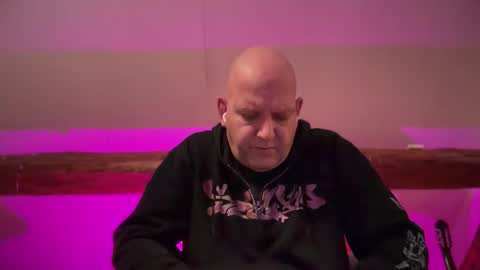 Snapshot of tritonspace chatting on November 16, 2025, 6:13 pm Triton online show from November 16, 2025, 6:13 pm