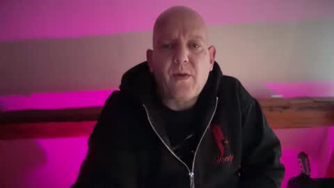 Snapshot of tritonspace chatting on November 21, 2025, 12:15 pm Triton online show from November 21, 2025, 12:15 pm