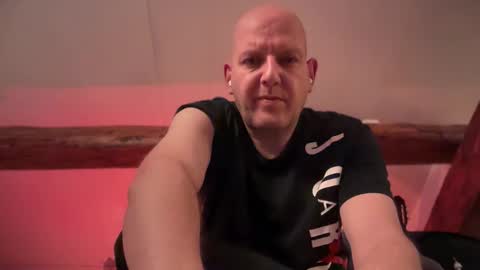 Snapshot of tritonspace chatting on November 25, 2025, 7:41 am Triton online show from November 25, 2025, 7:41 am