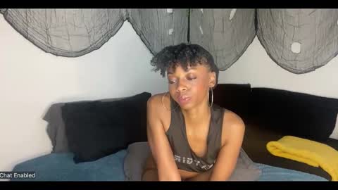 trixie_luv online show from September 21, 2025, 4:19 pm