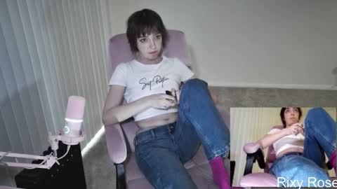 Snapshot of trixyrose chatting on February 15, 2026, 9:44 pm RixyRose online show from February 15, 2026, 9:44 pm