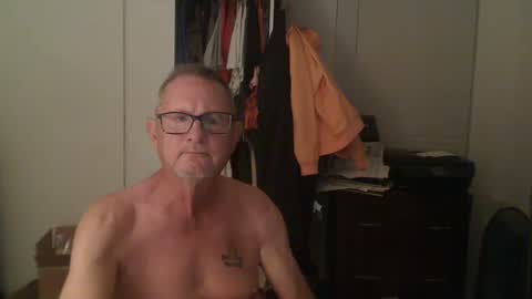 Snapshot of troffer1020 chatting on December 10, 2024, 12:50 am Troffer online show from December 10, 2024, 12:50 am