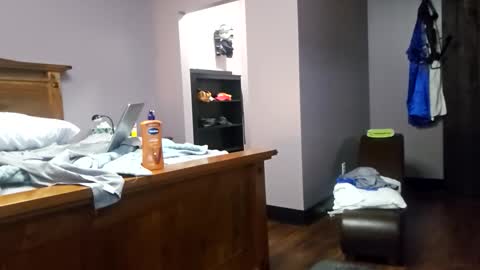 trojanswingers online show from December 16, 2025, 6:18 am