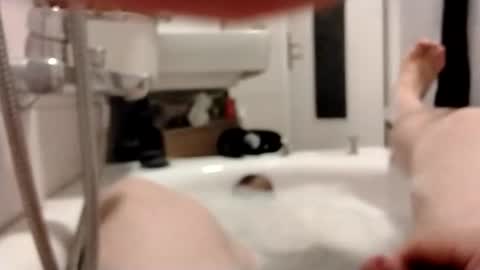 tronuadu online show from November 28, 2025, 3:25 pm