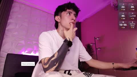 Snapshot of troy_rouge chatting on December 19, 2025, 6:59 pm Troy online show from December 19, 2025, 6:59 pm