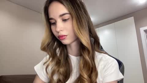 tryme_muse online show from November 16, 2025, 3:06 pm