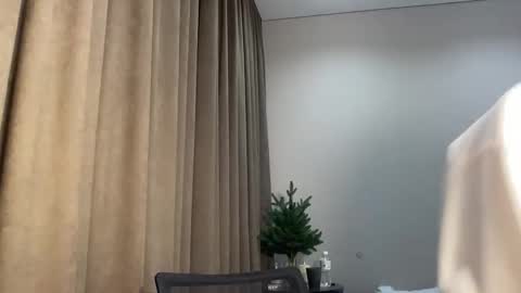 Snapshot of tryme_muse chatting on February 15, 2026, 6:37 pm tryme_muse online show from February 15, 2026, 6:37 pm