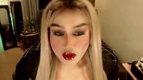 Snapshot of tshugescock chatting on January 17, 2026, 6:22 pm SEDUCTIVEmistresCUMS online show from January 17, 2026, 6:22 pm