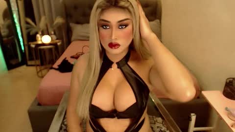 Snapshot of tshugescock chatting on February 1, 2026, 7:40 am SEDUCTIVEmistresCUMS online show from February 1, 2026, 7:40 am