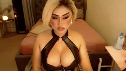 Snapshot of tshugescock chatting on February 16, 2026, 3:30 pm SEDUCTIVEmistresCUMS online show from February 16, 2026, 3:30 pm