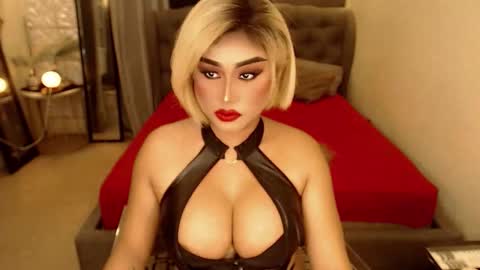 Snapshot of tshugescock chatting on March 18, 2026, 6:49 am SEDUCTIVEmistresCUMS online show from March 18, 2026, 6:49 am