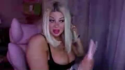 xTinnaaaaa online show from July 31, 2026, 3:55 pm