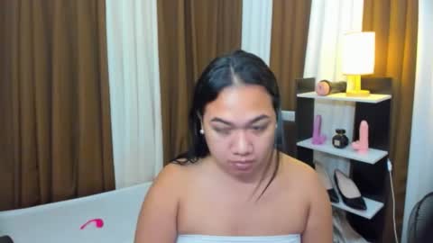 Karen Oquio online show from October 26, 2025, 8:26 pm