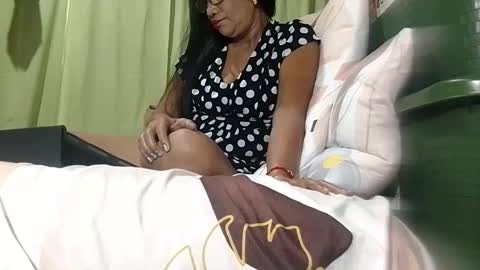 Mae online show from November 12, 2025, 10:09 pm