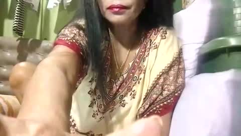 Mae online show from November 24, 2025, 9:14 pm