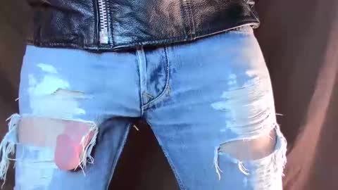 Snapshot of turquoise_metallic chatting on November 11, 2025, 1:33 pm Phil Box online show from November 11, 2025, 1:33 pm