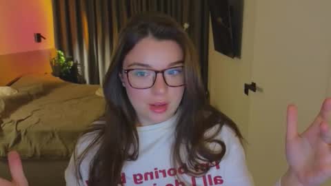 Snapshot of tutti_frutti_ chatting on November 3, 2025, 7:48 pm Ariana online show from November 3, 2025, 7:48 pm