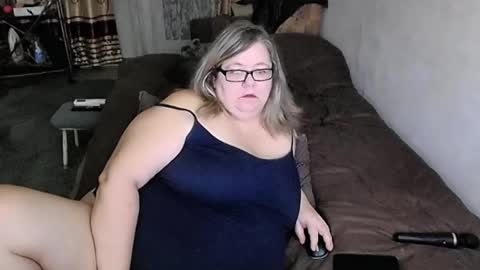 Snapshot of tviks chatting on December 16, 2025, 9:09 pm Lana online show from December 16, 2025, 9:09 pm