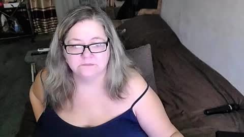 Snapshot of tviks chatting on December 18, 2025, 12:49 am Lana online show from December 18, 2025, 12:49 am