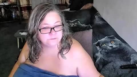 Snapshot of tviks chatting on January 6, 2026, 12:36 am Lana online show from January 6, 2026, 12:36 am