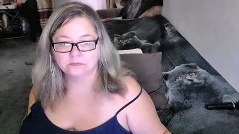 Snapshot of tviks chatting on January 8, 2026, 3:53 am Lana online show from January 8, 2026, 3:53 am