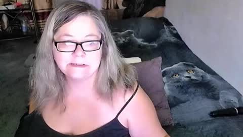 Snapshot of tviks chatting on January 12, 2026, 1:33 am Lana online show from January 12, 2026, 1:33 am