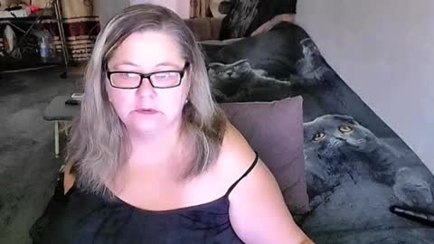 Snapshot of tviks chatting on January 13, 2026, 2:17 am Lana online show from January 13, 2026, 2:17 am