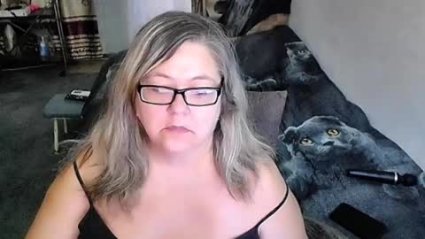 Snapshot of tviks chatting on January 14, 2026, 7:25 am Lana online show from January 14, 2026, 7:25 am