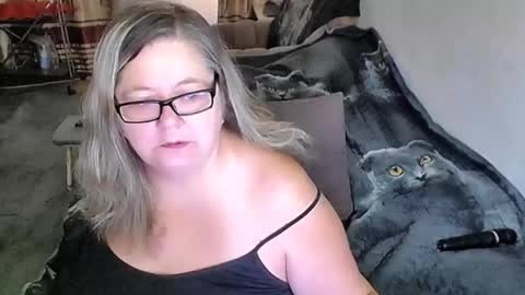 Snapshot of tviks chatting on January 15, 2026, 2:27 am Lana online show from January 15, 2026, 2:27 am