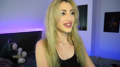 Snapshot of tweety_twist chatting on December 17, 2024, 10:11 pm MayCarrey online show from December 17, 2024, 10:11 pm