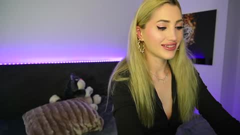 Snapshot of tweety_twist chatting on December 24, 2024, 12:11 am MayCarrey online show from December 24, 2024, 12:11 am