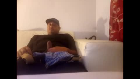 Snapshot of twest84 chatting on December 19, 2025, 11:06 am twest84 online show from December 19, 2025, 11:06 am